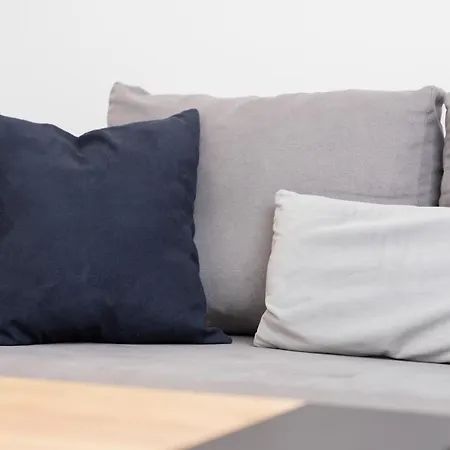 Bright With Private Garden And Accepting Pets By Renters Danzica