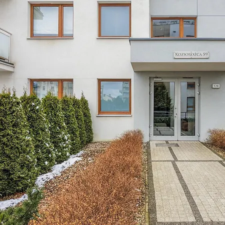 Daire Bright With Private Garden And Accepting Pets By Renters