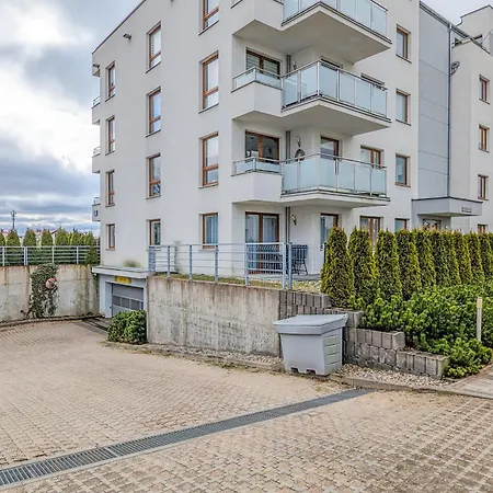 Daire Bright With Private Garden And Accepting Pets By Renters *