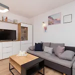 Bright With Private Garden And Accepting Pets By Renters
