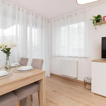 Bright With Private Garden And Accepting Pets By Renters Appartement