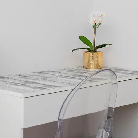 Bright With Private Garden And Accepting Pets By Renters Gdańsk