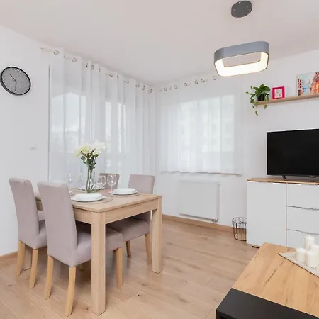 Bright With Private Garden And Accepting Pets By Renters * Gdańsk