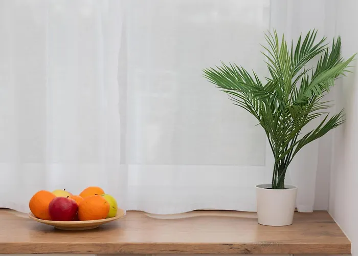 Bright With Private Garden And Accepting Pets By Renters Appartamento Danzica