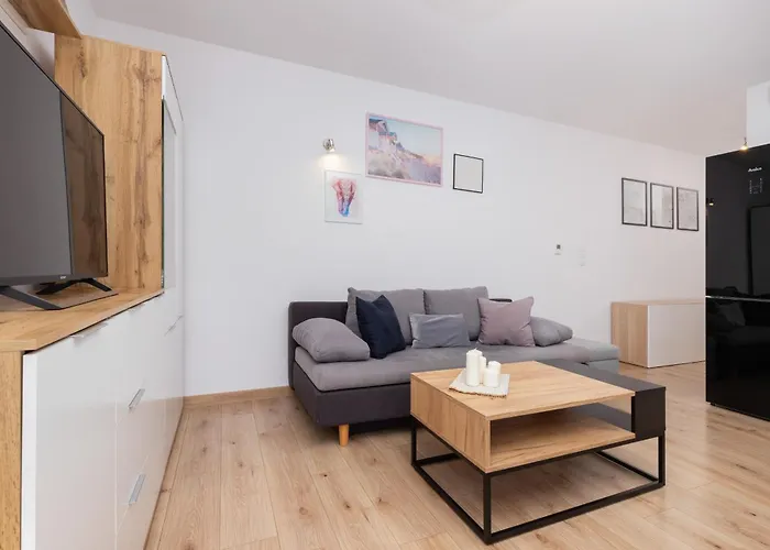 Appartamento Bright With Private Garden And Accepting Pets By Renters