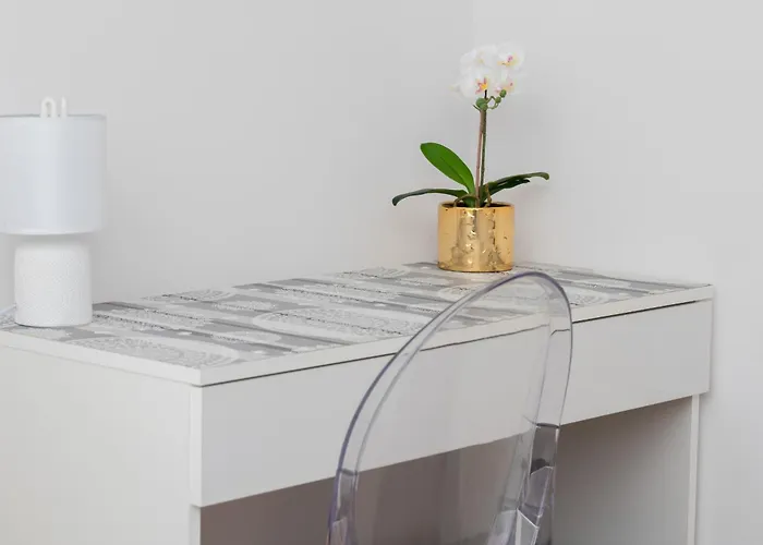 Bright With Private Garden And Accepting Pets By Renters Danzica