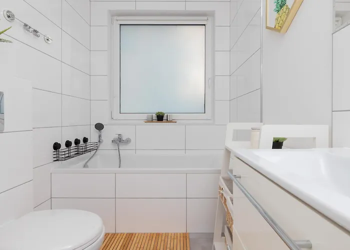 Bright With Private Garden And Accepting Pets By Renters Appartamento *