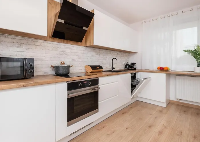 Bright With Private Garden And Accepting Pets By Renters *