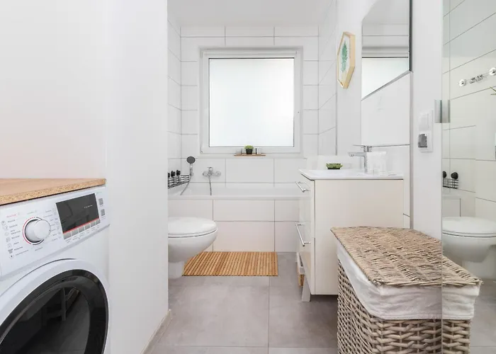 Bright With Private Garden And Accepting Pets By Renters *