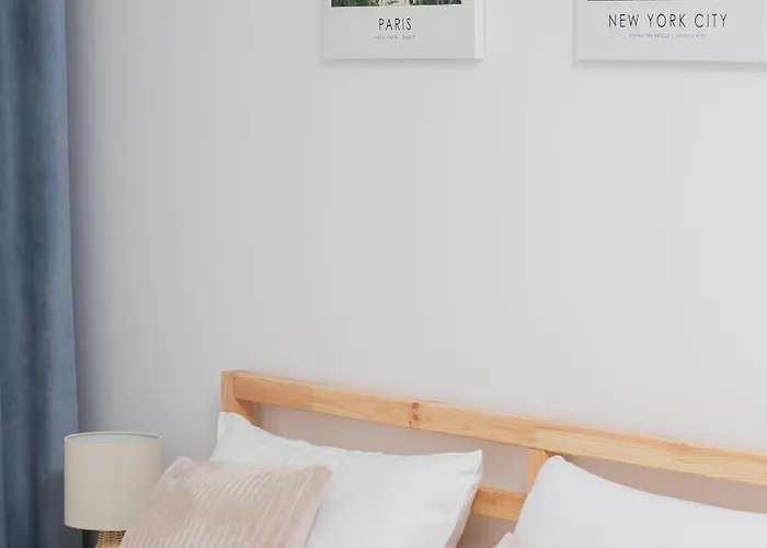 Bright With Private Garden And Accepting Pets By Renters