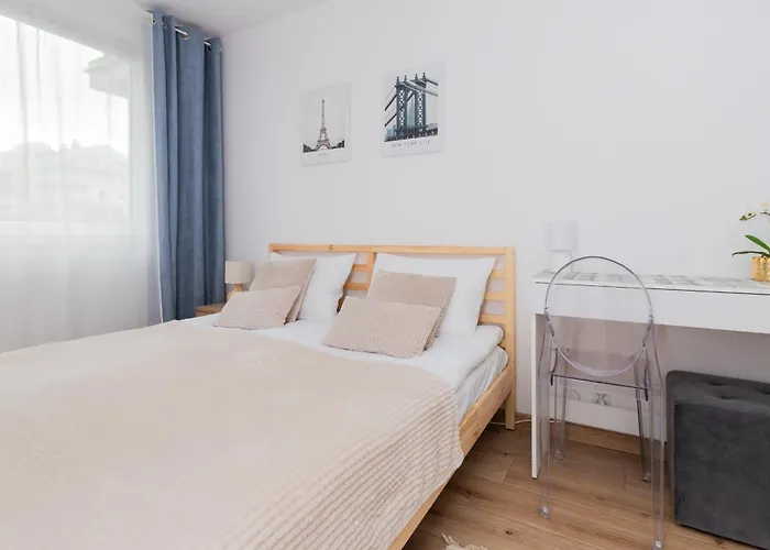 Bright With Private Garden And Accepting Pets By Renters *