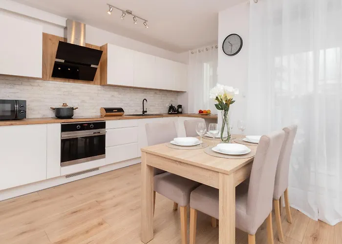 Apartament Bright With Private Garden And Accepting Pets By Renters Gdańsk
