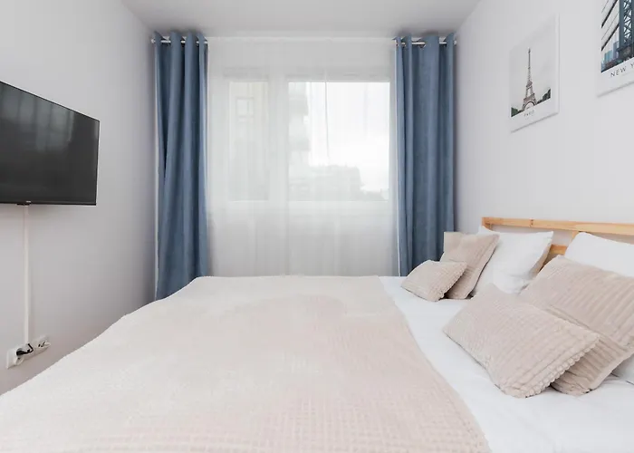Apartament Bright With Private Garden And Accepting Pets By Renters